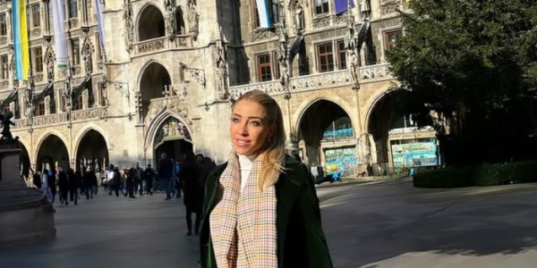 天博电竞-哈登前队友的娇妻晒绝美侧颜！她曾被誉为是NBA最美女记者|詹姆斯·哈登|德克尔|休斯敦火箭队|萨姆-德克尔|洛杉矶快船队_新浪体育_新浪新闻