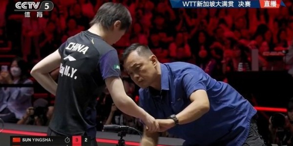 天博体育下载-王曼昱为何打不过孙颖莎？刘国正复盘一针见血，莎莎全身装扮过万|肖莎|新加坡|WTT新加坡大满贯|女单|比赛_新浪体育_新浪新闻